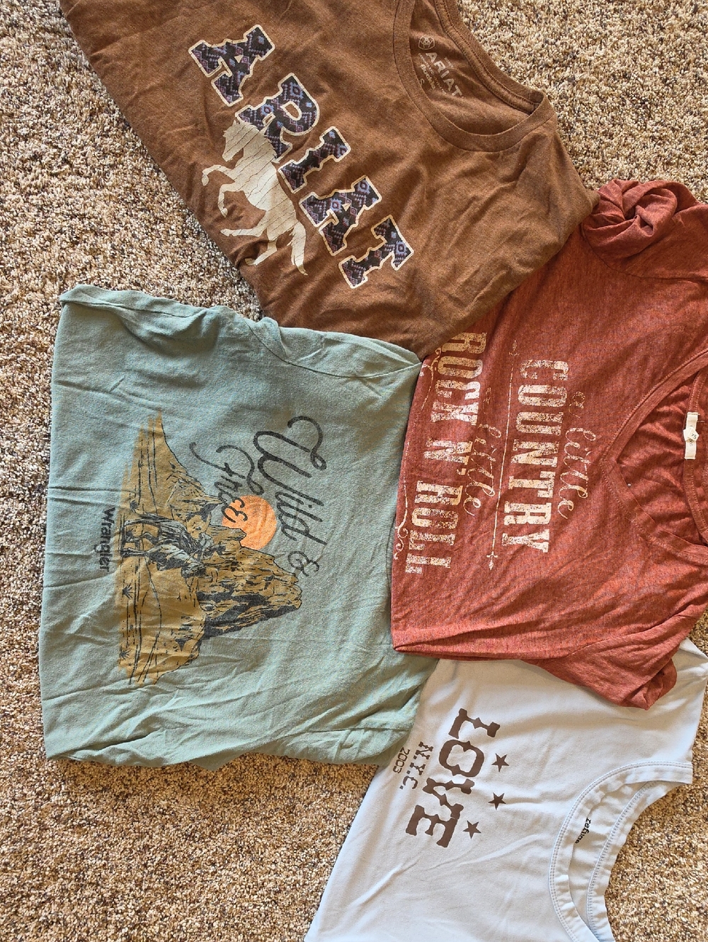 Large Kids Or Small Womens Graphic Tees Lot Of 4.  Wranger, Ariat, Maurices